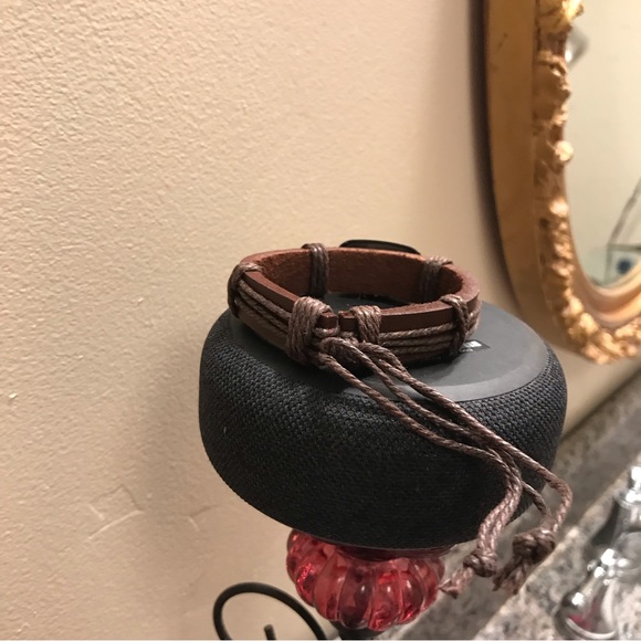 Symbol of freedom Made of cowhide and ropes - Picture 3 of 3